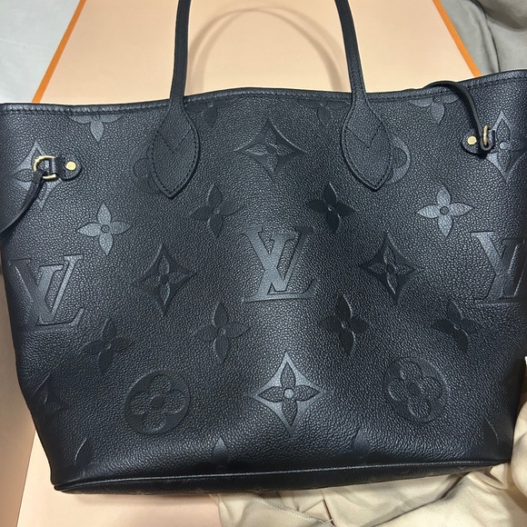 Black leather LV - Picture 1 of 4